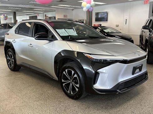 Certified 2025 Toyota bZ4X FWD image 6
