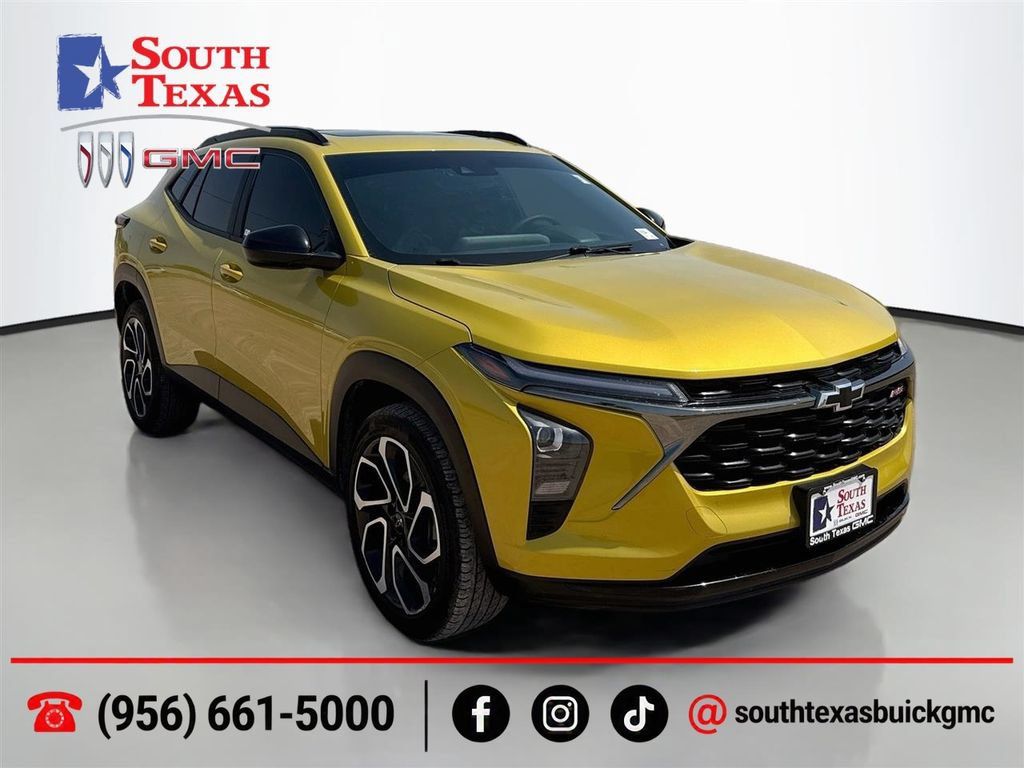 Used 2025 Chevrolet Trax RS w/ Sunroof Package FWD image 1