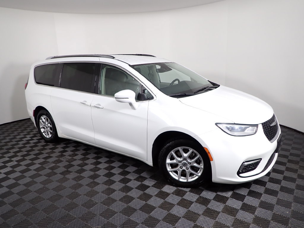 Used 2021 Chrysler Pacifica Touring-L FWD image 5