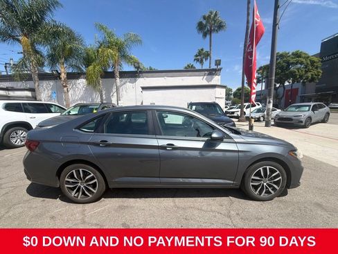 Used 2025 Volkswagen Jetta SE FWD image 3