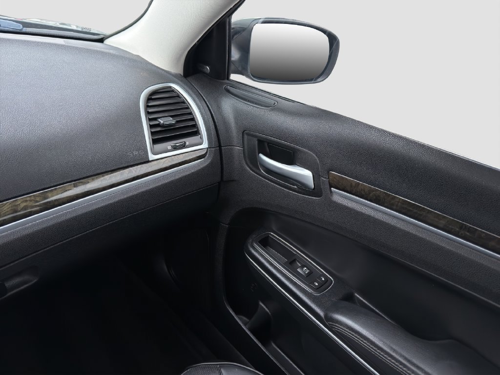 Used 2016 Chrysler 300 C RWD image 26