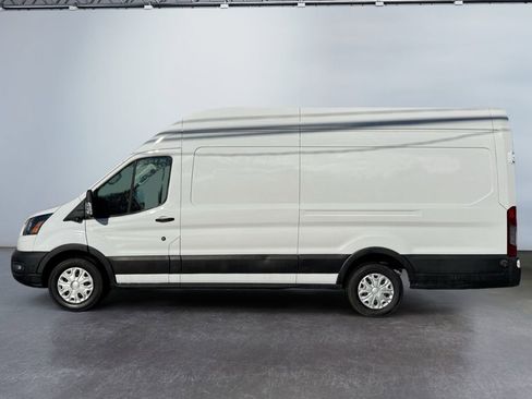 Used 2022 Ford E-Transit 148 High Roof Extended image 8