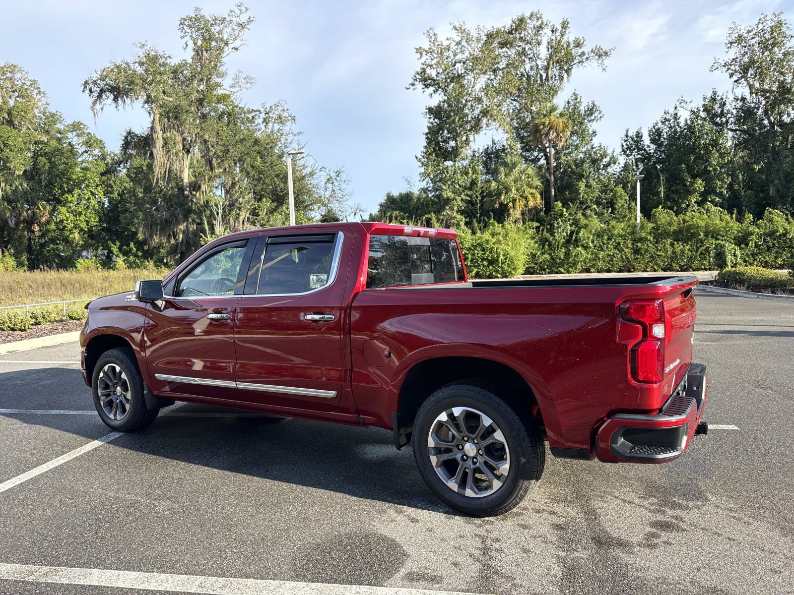 Used 2023 Chevrolet Silverado 1500 High Country w/ Z71 Off-Road Package AWD/4WD image 5