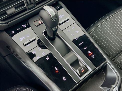 New 2026 Porsche Macan Turbo image 18