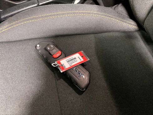 Used 2024 Jeep Wrangler Willys image 29