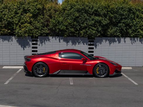 Used 2022 Maserati MC20 Coupe image 3