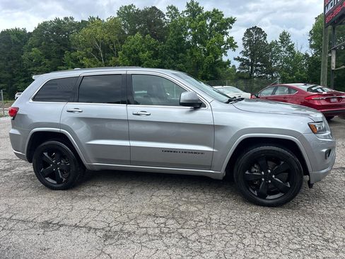 Used 2015 Jeep Grand Cherokee Altitude AWD/4WD image 2