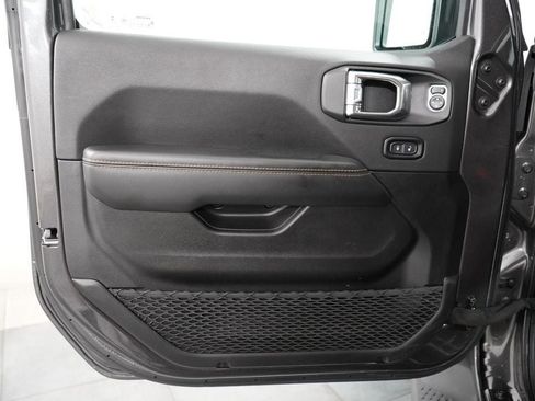 Used 2025 Jeep Wrangler Unlimited Sahara AWD/4WD image 21