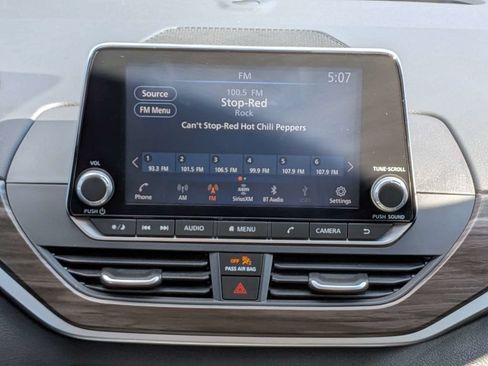 Used 2025 Nissan Altima 2.5 SV FWD image 17