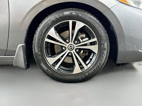 Used 2021 Nissan Sentra SV FWD image 38