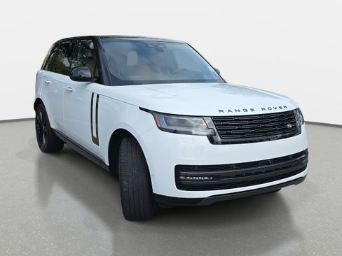 New 2025 Land Rover Range Rover SE image 3