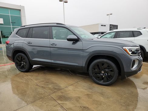 New 2026 Volkswagen Atlas SE image 8