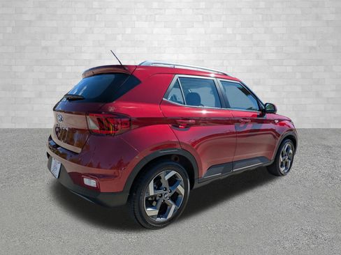Certified 2024 Hyundai Venue SEL image 2