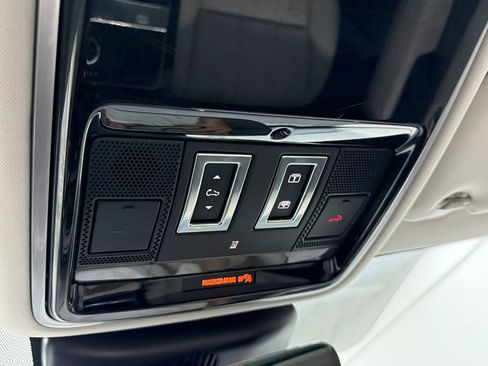 Used 2018 Land Rover Range Rover Velar R-Dynamic SE image 45