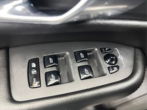 Used 2022 Volvo XC90 T5 Momentum w/ Advanced Package image 43