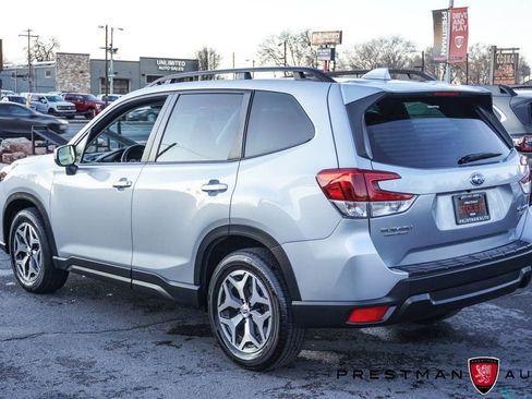 Used 2023 Subaru Forester Premium image 18