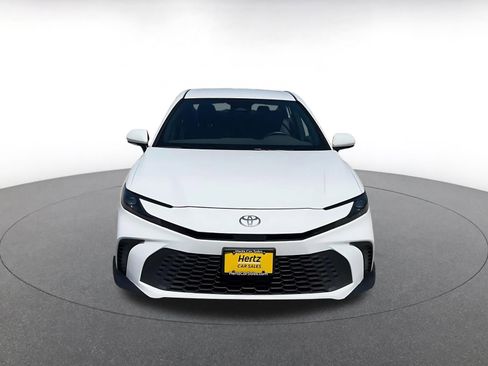 Used 2025 Toyota Camry SE image 4