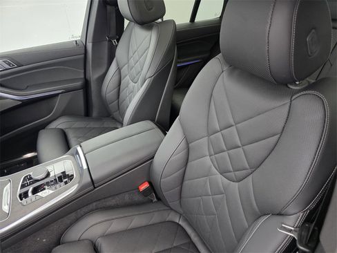 Used 2025 BMW X5 sDrive40i w/ Premium Package image 10
