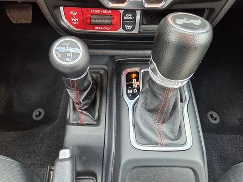 Used 2021 Jeep Wrangler Unlimited Rubicon AWD/4WD image 30
