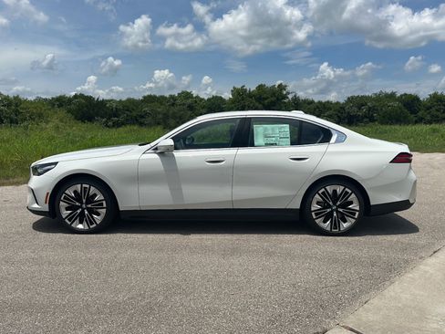 New 2026 BMW i5 eDrive40 image 5