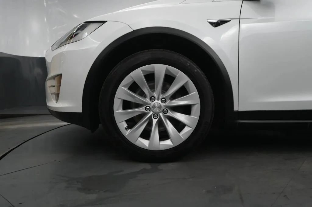 Used 2020 Tesla Model X Long Range AWD/4WD image 10
