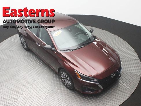 Used 2024 Nissan Altima 2.5 SV FWD image 3