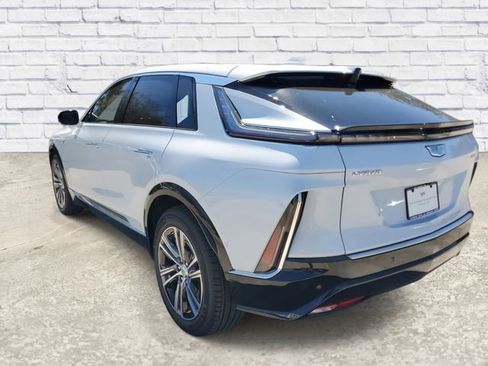 New 2026 Cadillac Lyriq Luxury RWD image 2
