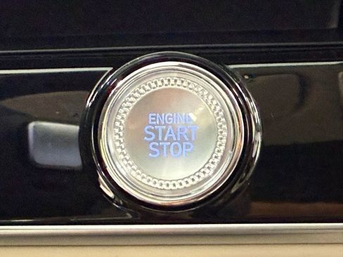 Used 2026 Genesis GV70 2.5T Select image 25