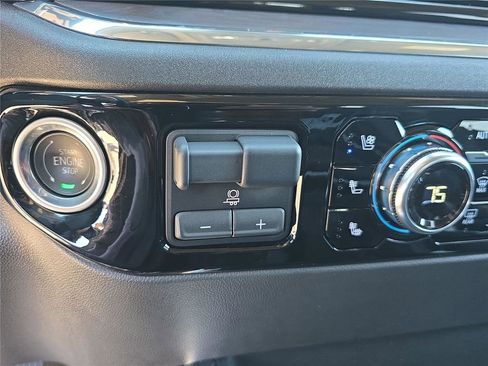 Used 2024 GMC Sierra 1500 SLT w/ SLT Premium Plus Package image 30