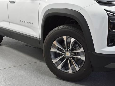 New 2026 Chevrolet Equinox LT w/ Convenience Package II FWD image 4
