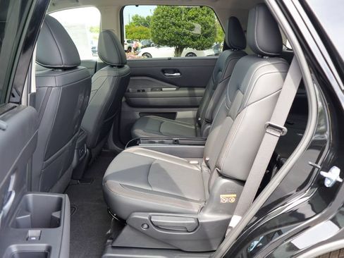 New 2026 Nissan Pathfinder SL w/ SL Premium Package FWD image 8
