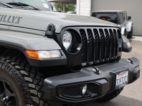 Used 2021 Jeep Gladiator Sport AWD/4WD image 7