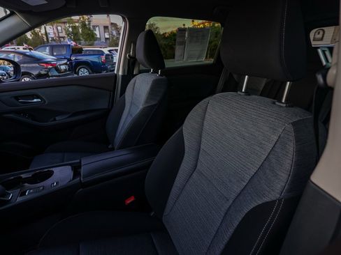 Used 2023 Nissan Rogue SV image 15