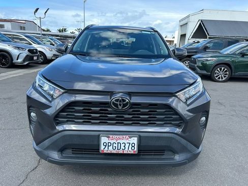 Used 2021 Toyota RAV4 XLE w/ Convenience Package FWD image 2