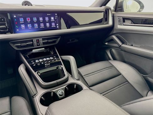 Certified 2024 Porsche Cayenne Coupe image 28