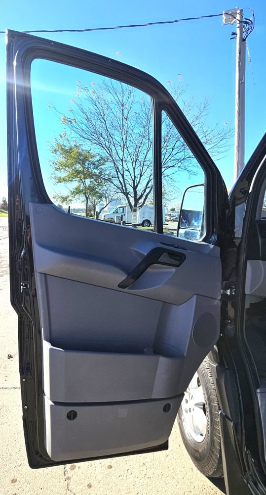 Used 2016 Mercedes-Benz Sprinter 2500 image 13