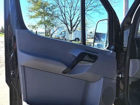 Used 2016 Mercedes-Benz Sprinter 2500 image 13