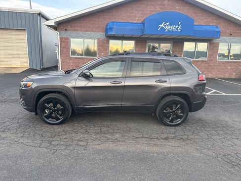 Used 2021 Jeep Cherokee Latitude Plus image 3