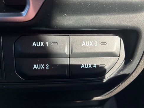 Used 2024 Jeep Gladiator Sport image 36