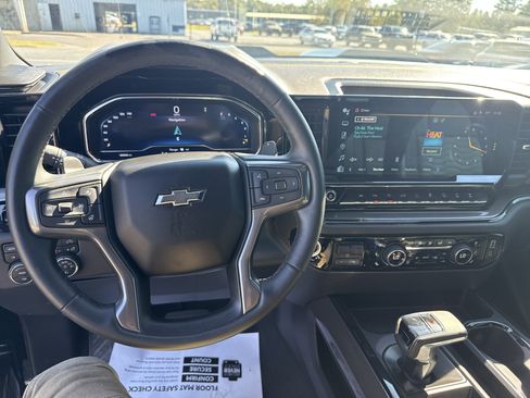 Used 2023 Chevrolet Silverado 1500 ZR2 w/ Technology Package image 17