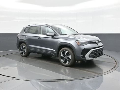 New 2026 Volkswagen Taos SE AWD/4WD image 1