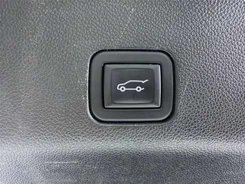 Used 2023 Chevrolet Tahoe Premier w/ Advanced Technology Package image 28