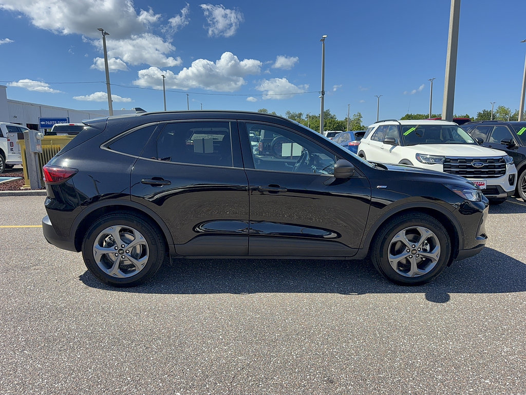 Used 2025 Ford Escape ST-Line FWD image 5