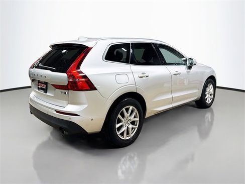 Used 2019 Volvo XC60 T5 Momentum w/ Premium Package image 7