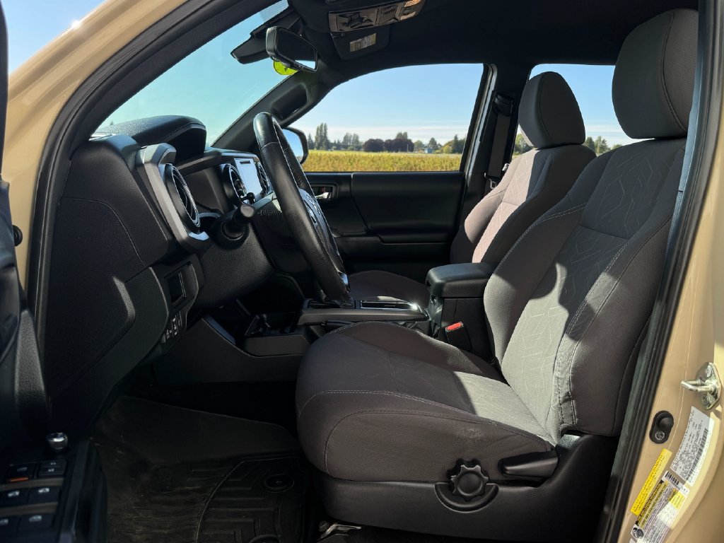 Certified 2018 Toyota Tacoma TRD Off-Road w/ Technology Package AWD/4WD image 9