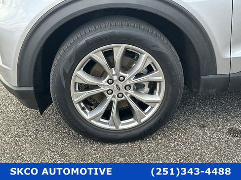 Used 2022 Ford Explorer XLT w/ Equipment Group 202A image 9