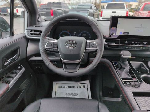 Used 2025 Toyota Sienna XSE w/ XSE Plus Package image 13