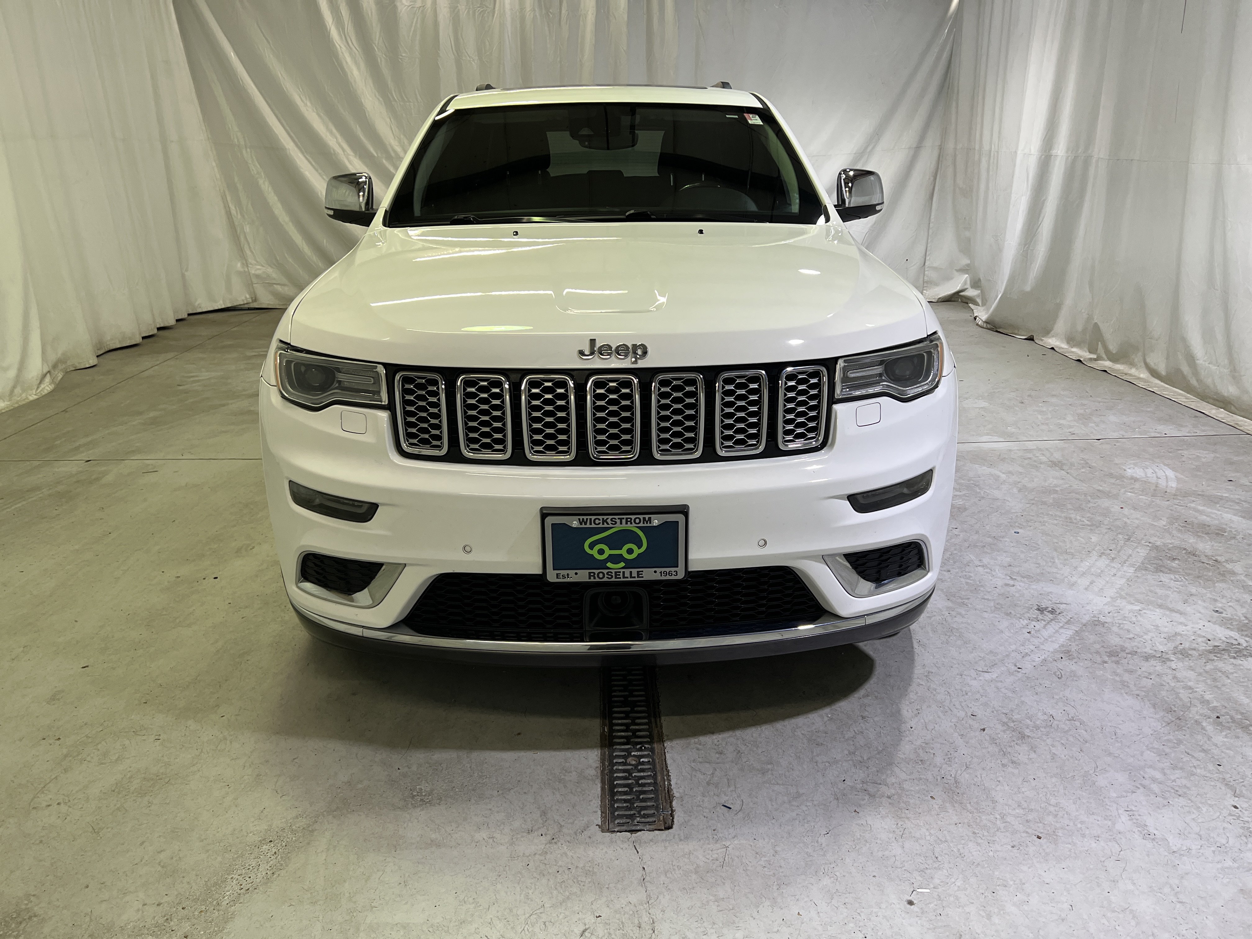 Used 2020 Jeep Grand Cherokee Summit AWD/4WD image 3