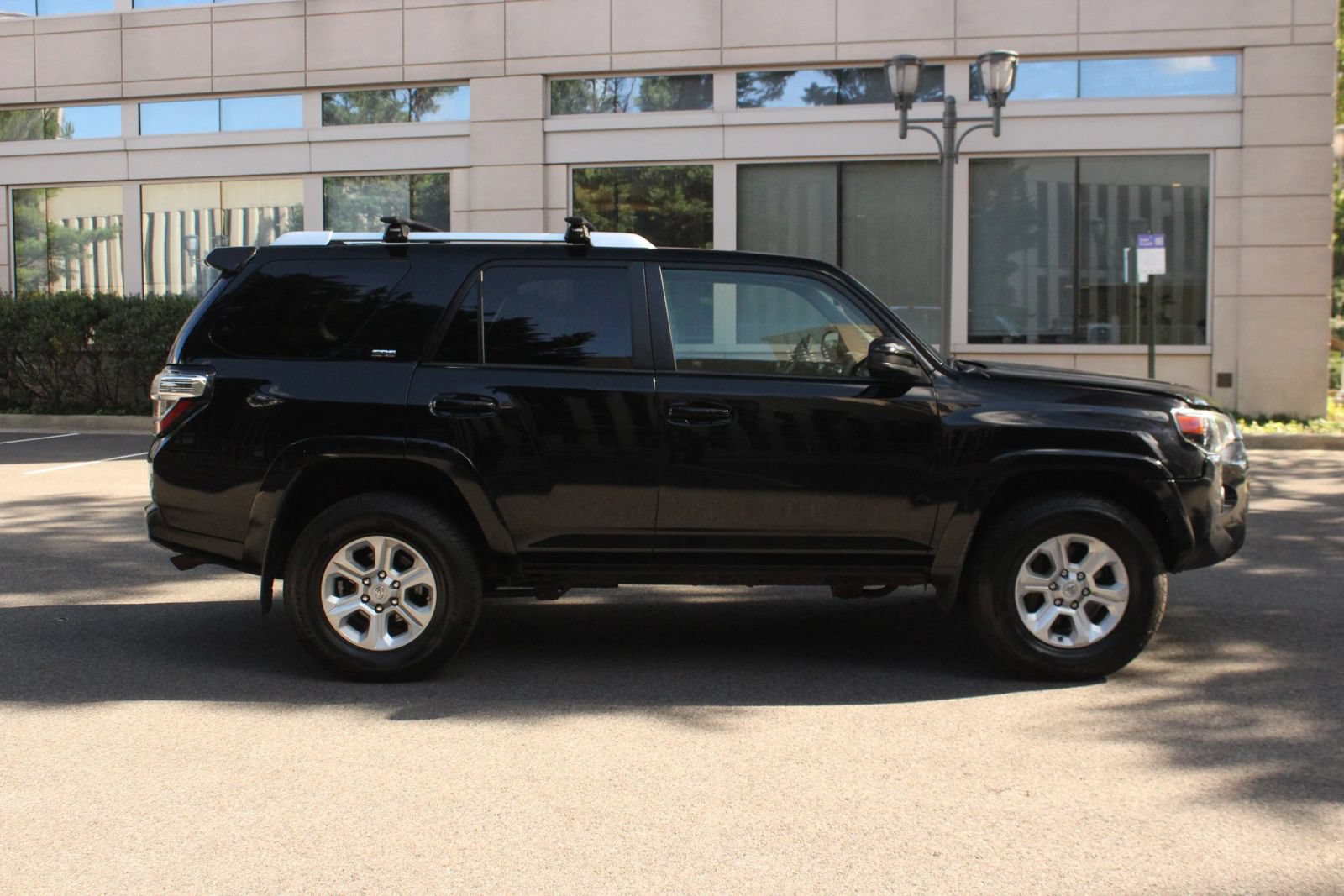 Used 2016 Toyota 4Runner SR5 AWD/4WD image 6