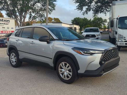 Used 2025 Toyota Corolla Cross L image 3